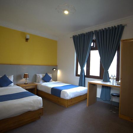 Gaurishankar Backpackers Hostel Pokhara Bagian luar foto