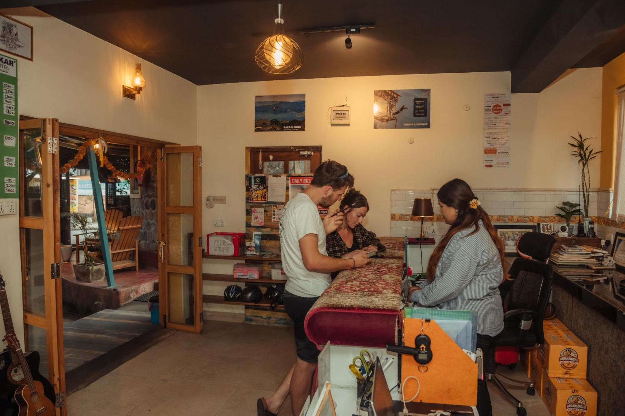Gaurishankar Backpackers Hostel Pokhara Bagian luar foto