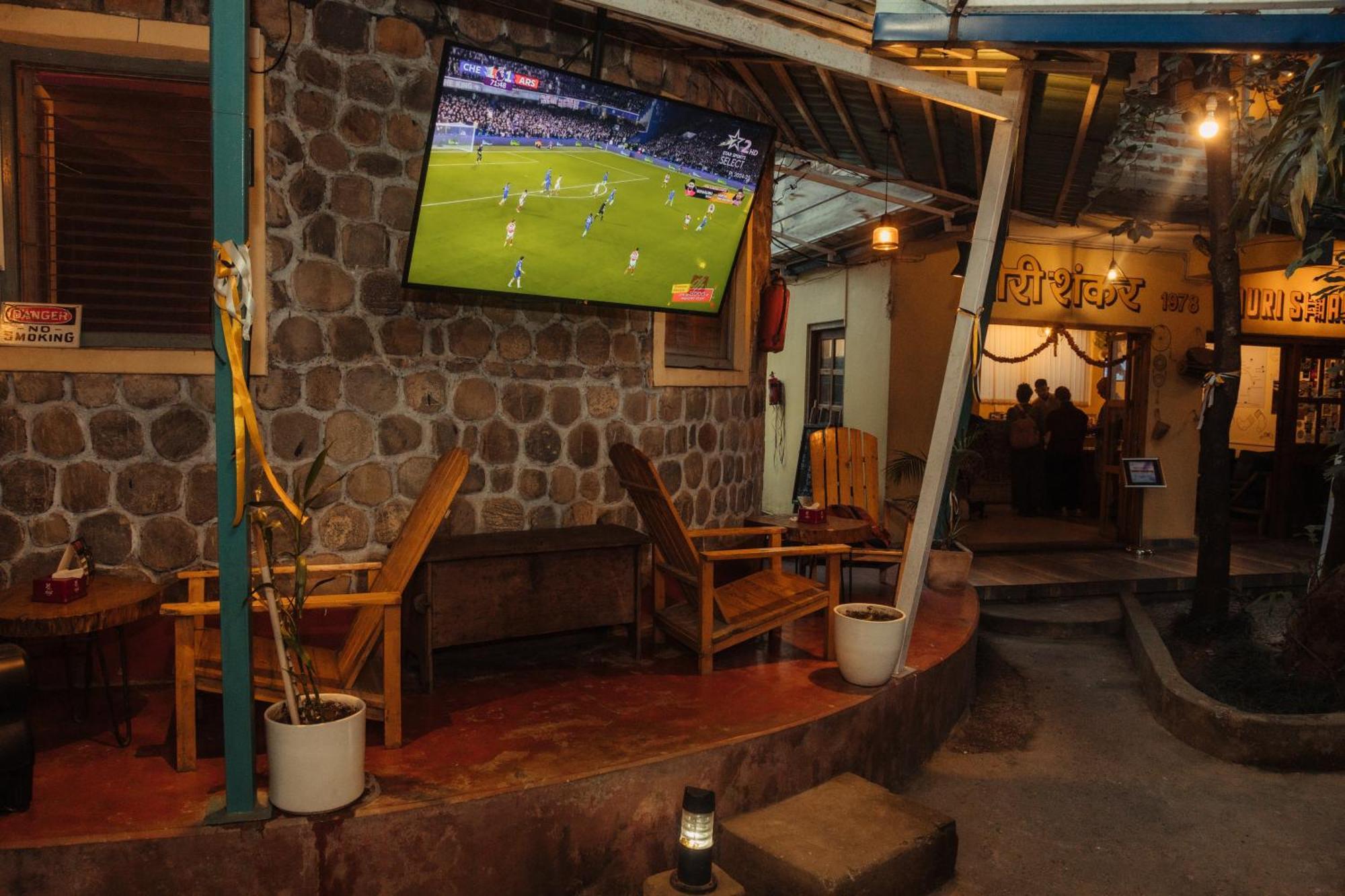 Gaurishankar Backpackers Hostel Pokhara Bagian luar foto