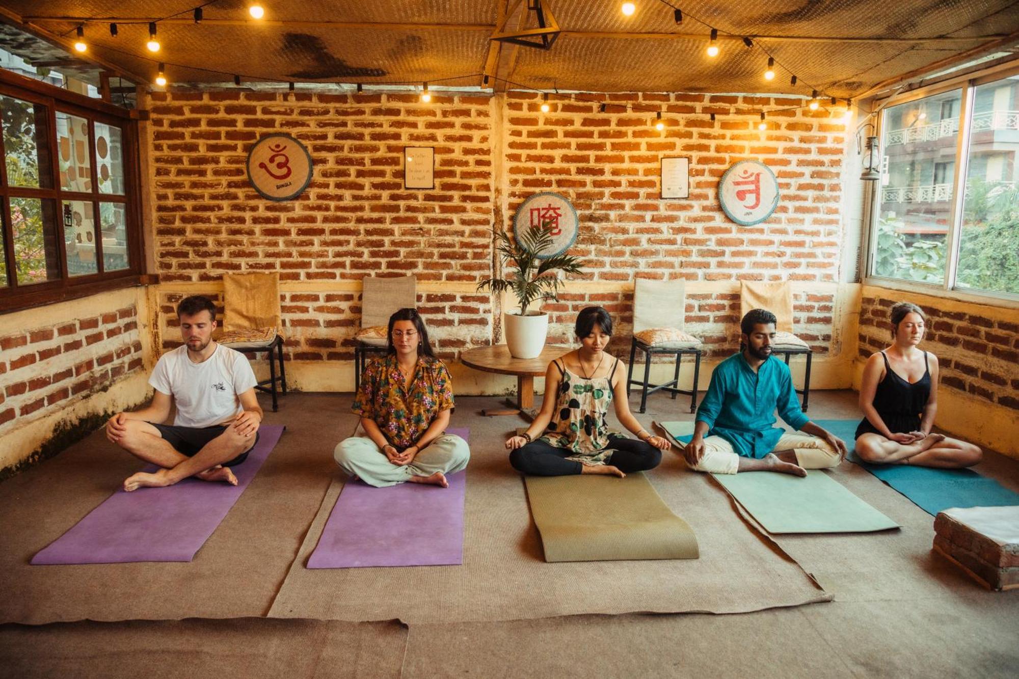 Gaurishankar Backpackers Hostel Pokhara Bagian luar foto