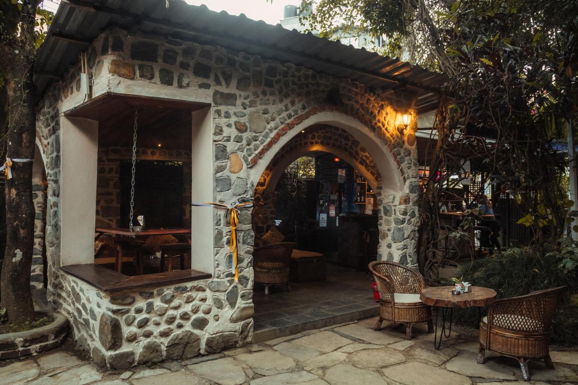 Gaurishankar Backpackers Hostel Pokhara Bagian luar foto
