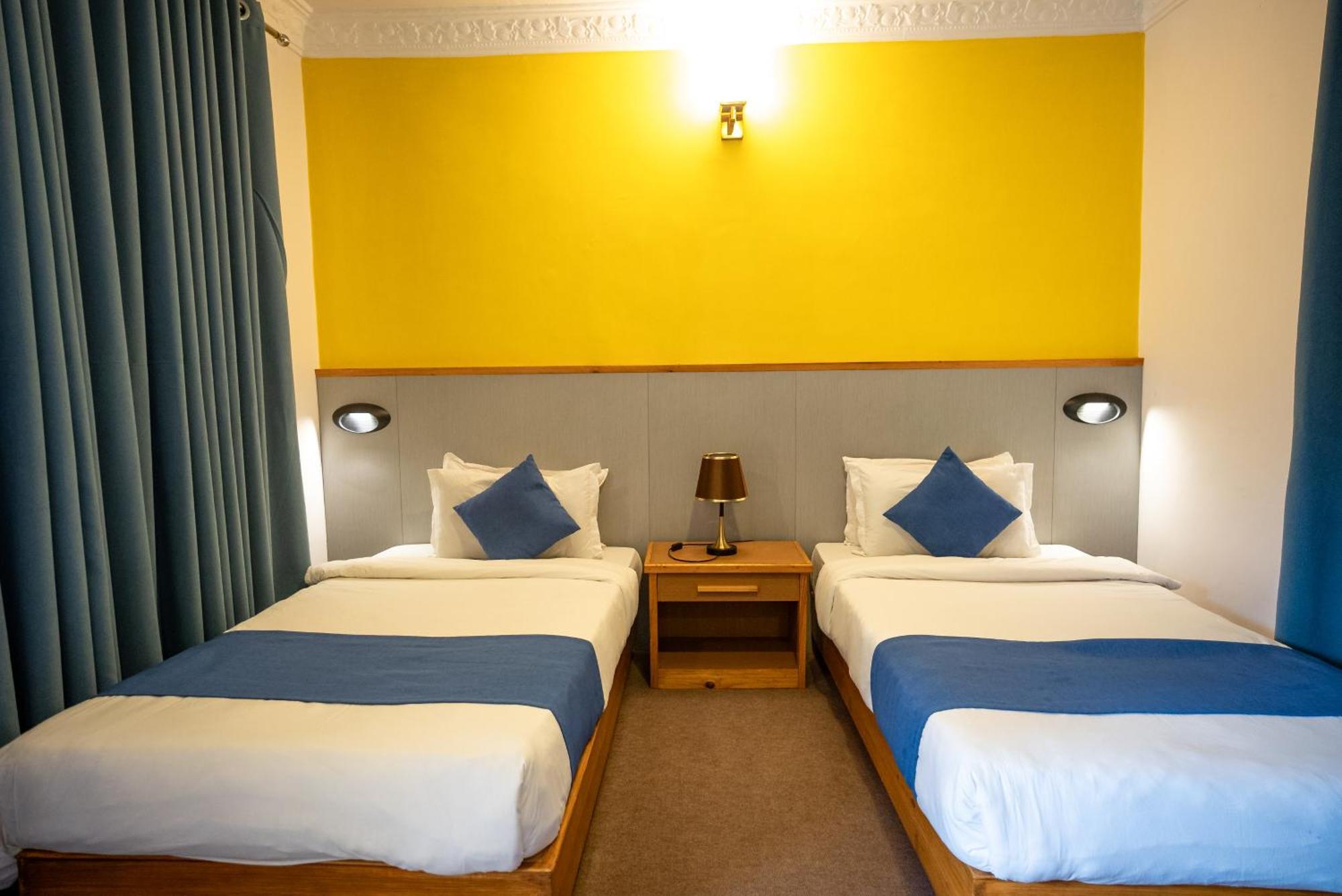 Gaurishankar Backpackers Hostel Pokhara Bagian luar foto