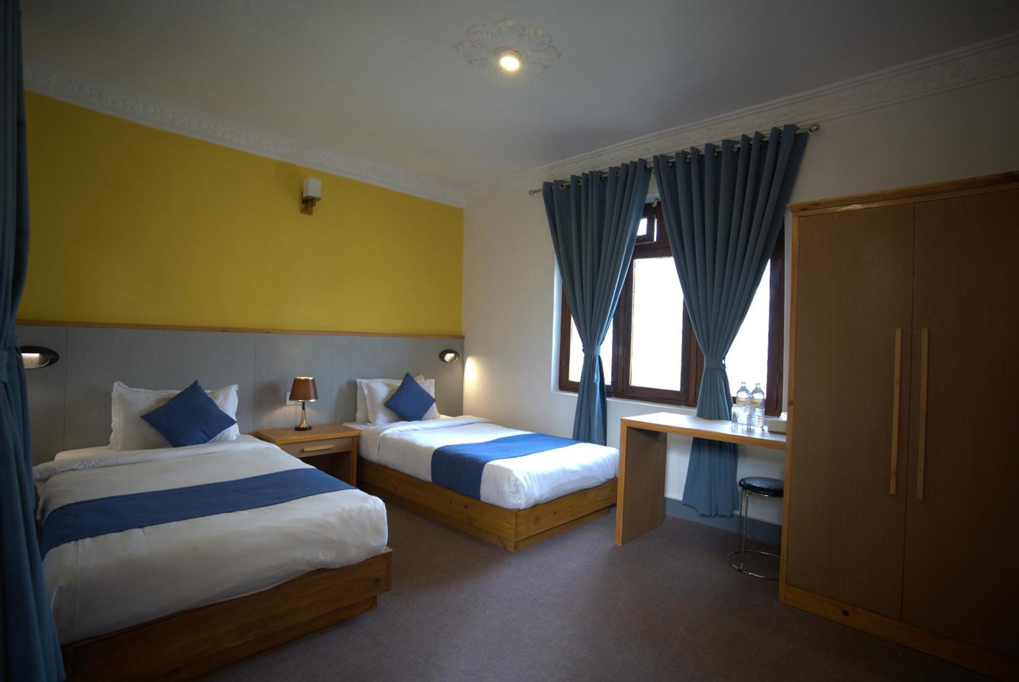 Gaurishankar Backpackers Hostel Pokhara Bagian luar foto