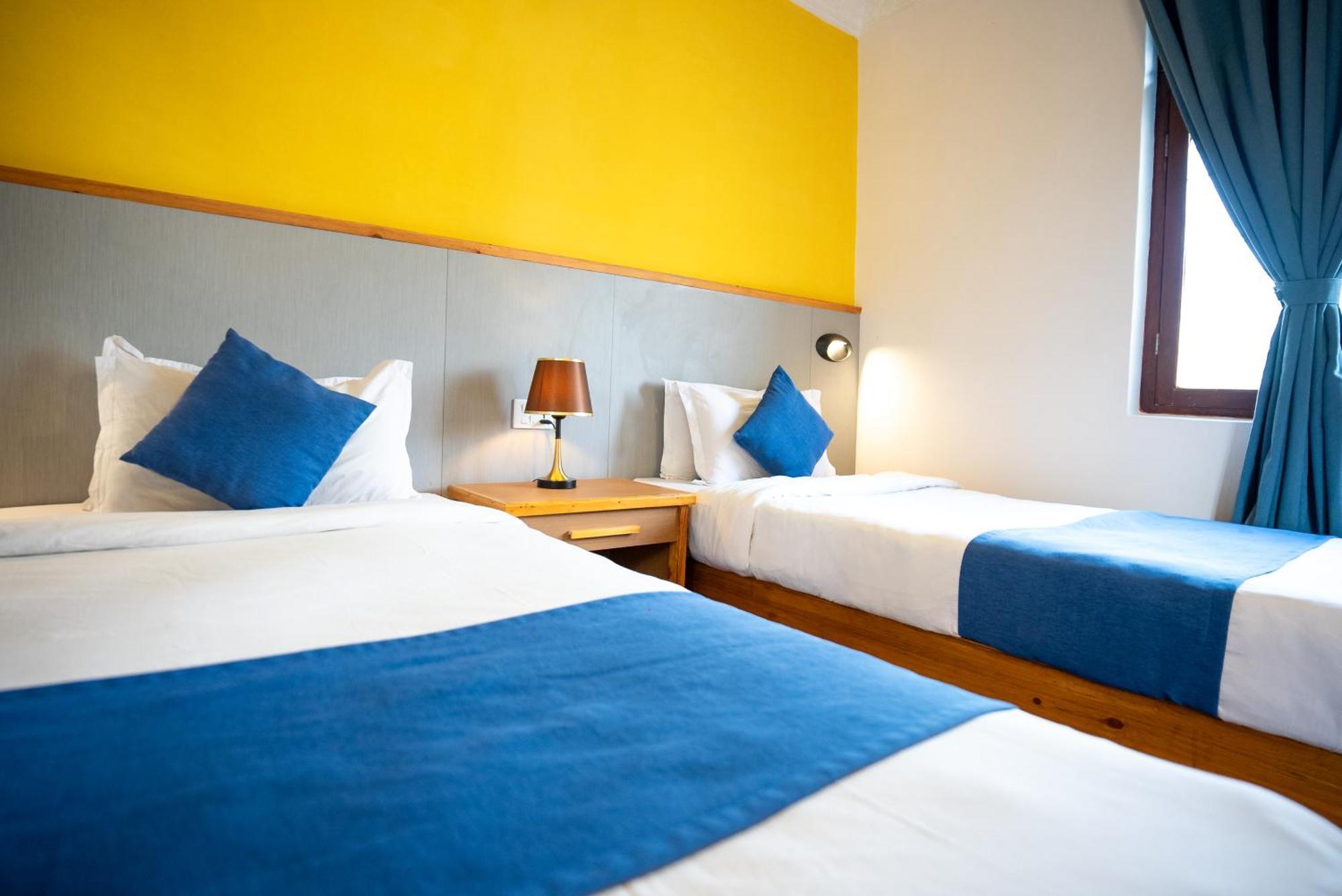 Gaurishankar Backpackers Hostel Pokhara Bagian luar foto