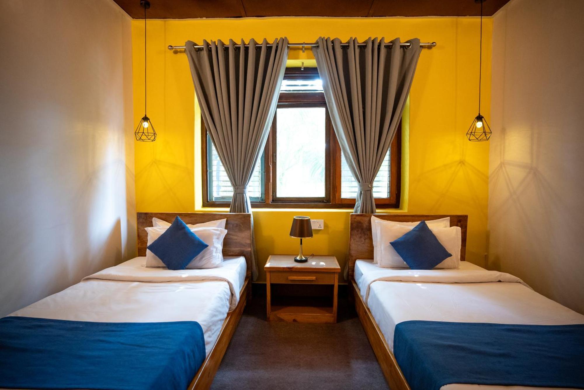 Gaurishankar Backpackers Hostel Pokhara Bagian luar foto