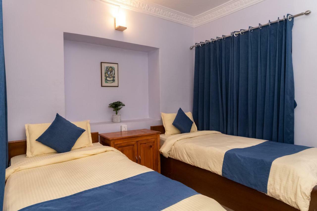 Gaurishankar Backpackers Hostel Pokhara Bagian luar foto
