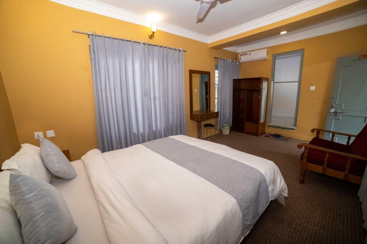 Gaurishankar Backpackers Hostel Pokhara Bagian luar foto