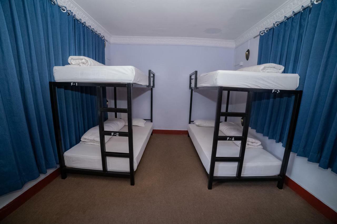 Gaurishankar Backpackers Hostel Pokhara Bagian luar foto