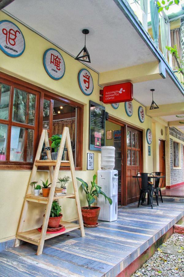Gaurishankar Backpackers Hostel Pokhara Bagian luar foto