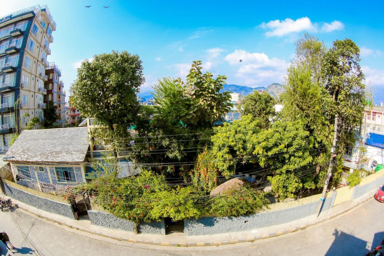 Gaurishankar Backpackers Hostel Pokhara Bagian luar foto