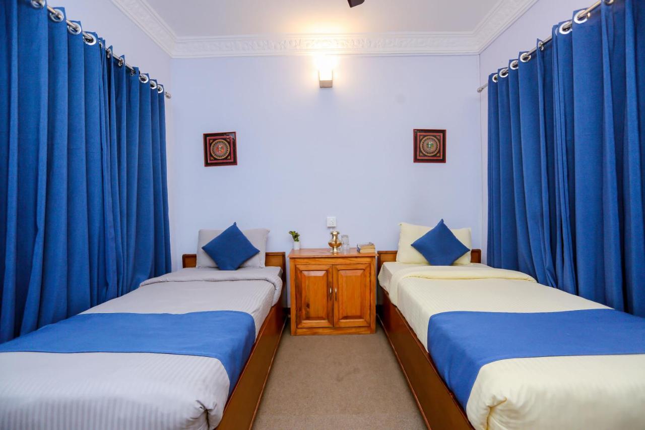 Gaurishankar Backpackers Hostel Pokhara Bagian luar foto