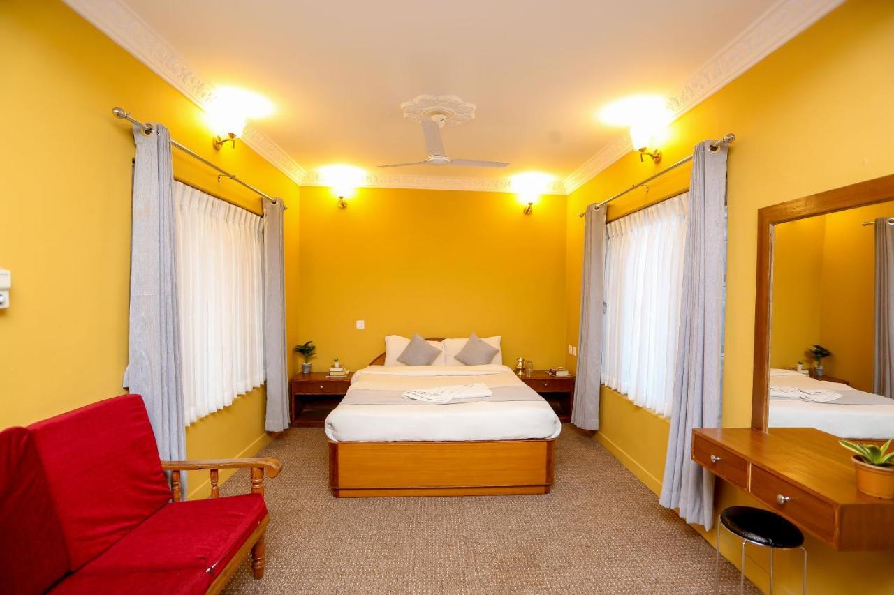 Gaurishankar Backpackers Hostel Pokhara Bagian luar foto