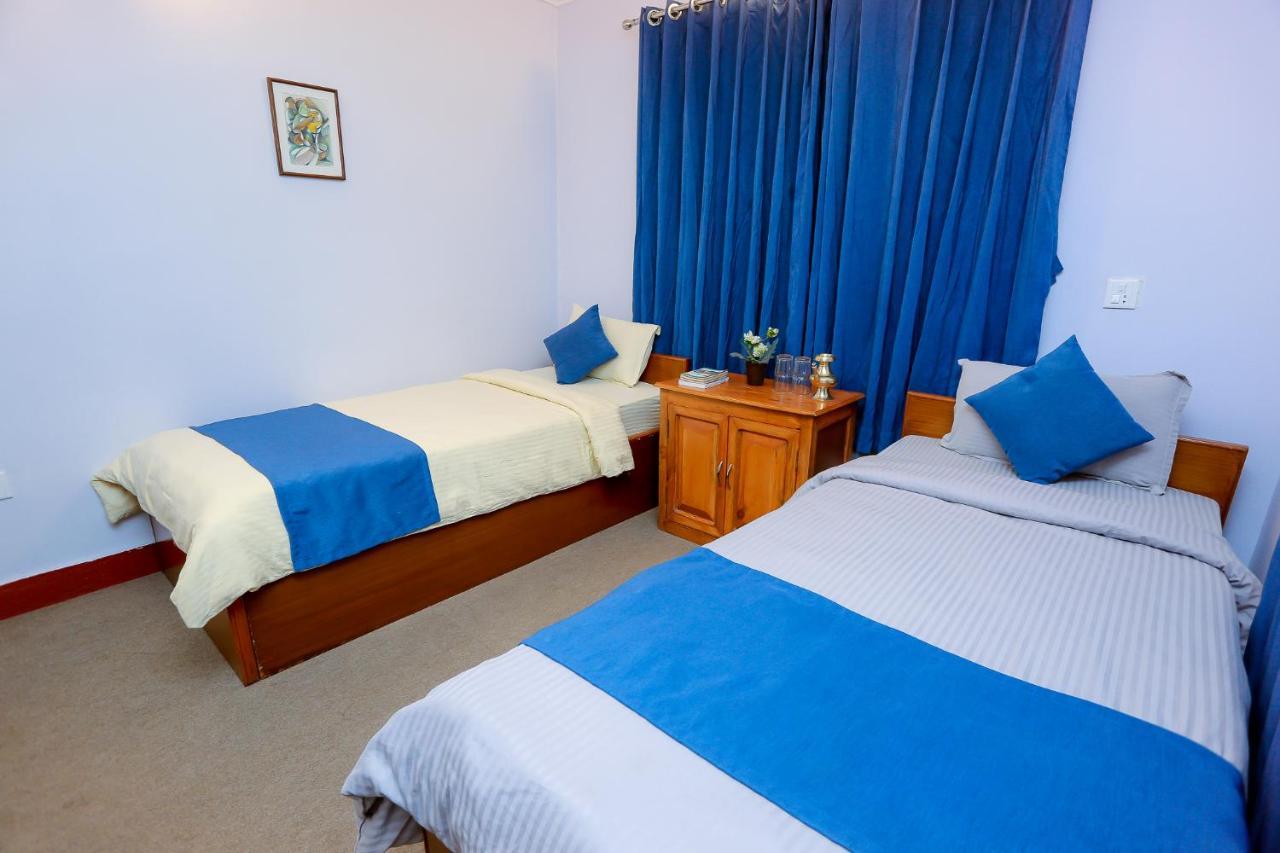 Gaurishankar Backpackers Hostel Pokhara Bagian luar foto