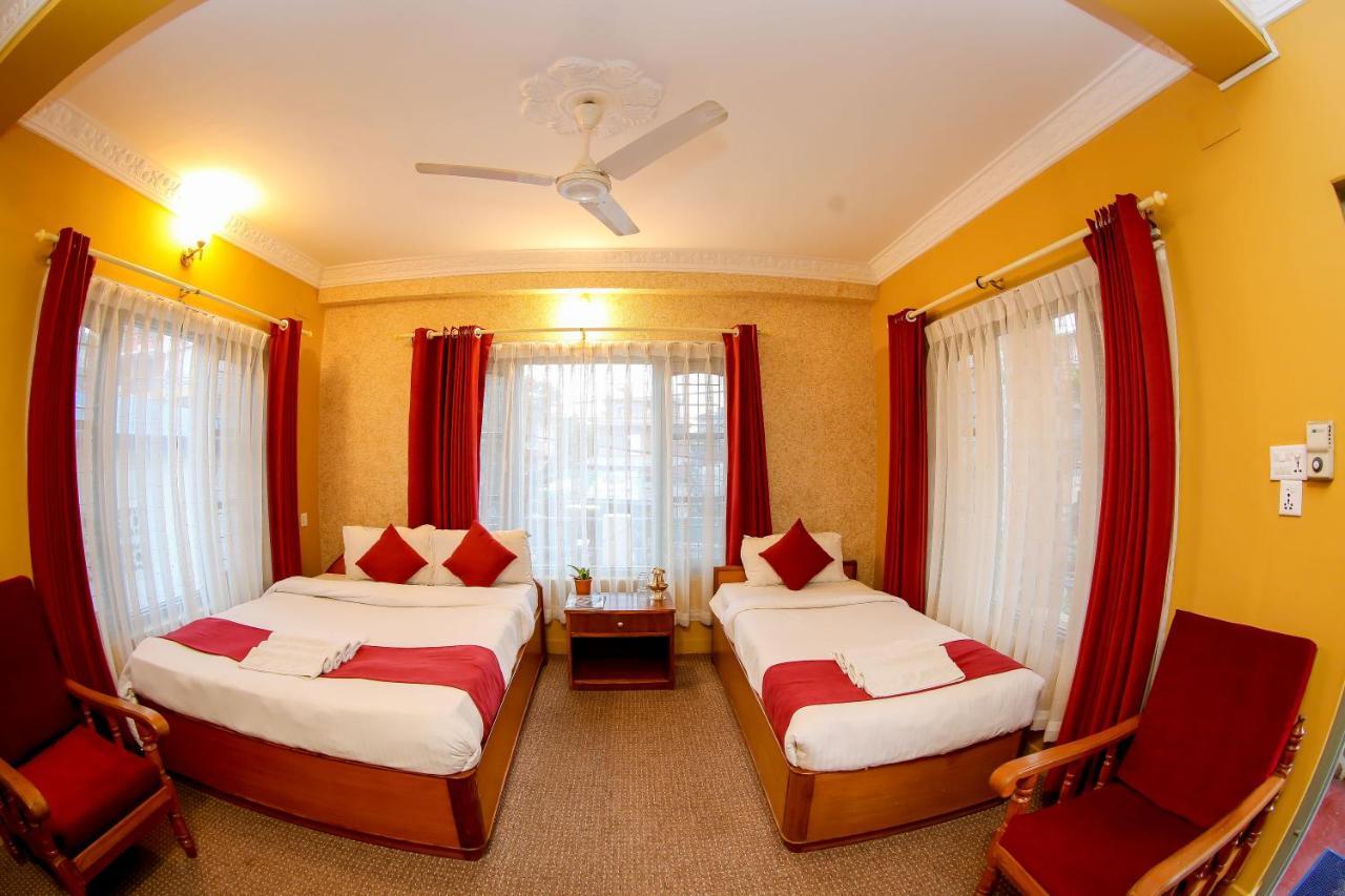 Gaurishankar Backpackers Hostel Pokhara Bagian luar foto