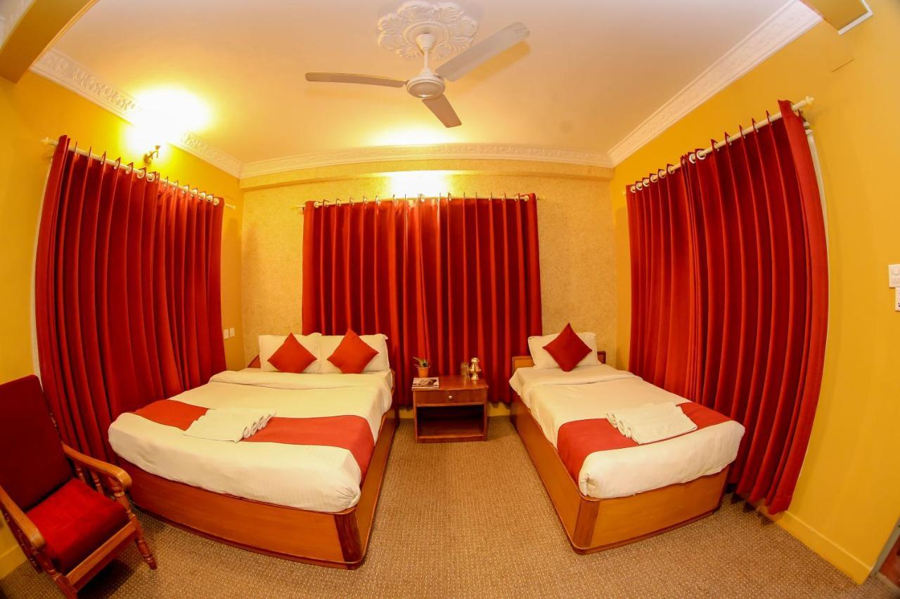 Gaurishankar Backpackers Hostel Pokhara Bagian luar foto