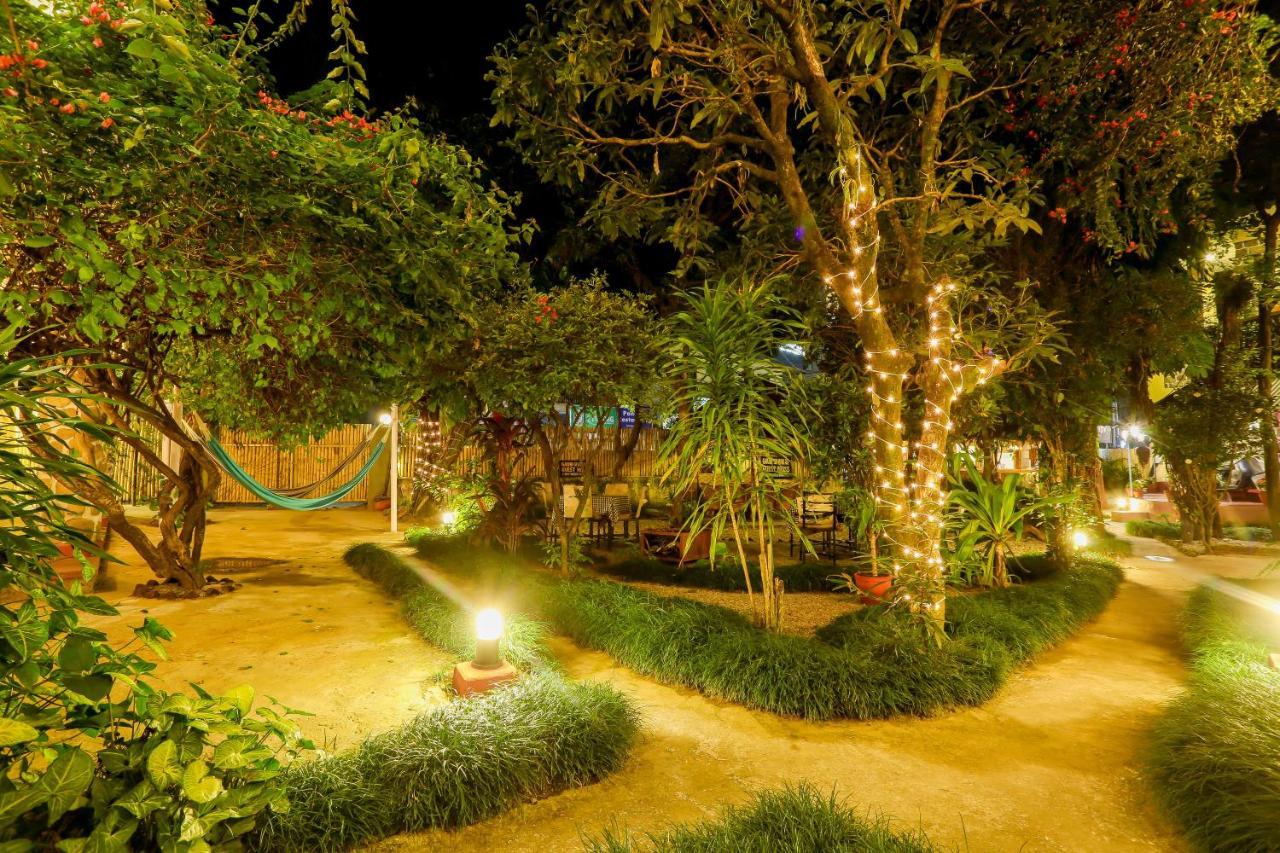 Gaurishankar Backpackers Hostel Pokhara Bagian luar foto